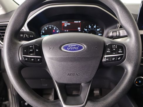 Used 2021 Ford Escape SE image 3