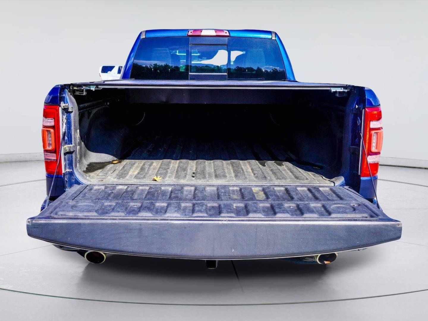 Used 2019 RAM 1500 Laramie AWD/4WD image 12
