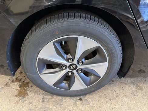 Used 2019 Hyundai Ioniq Limited FWD image 14