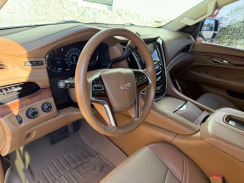 Used 2016 Cadillac Escalade ESV Platinum image 27