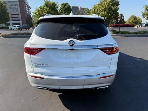 Used 2024 Buick Enclave Premium image 7