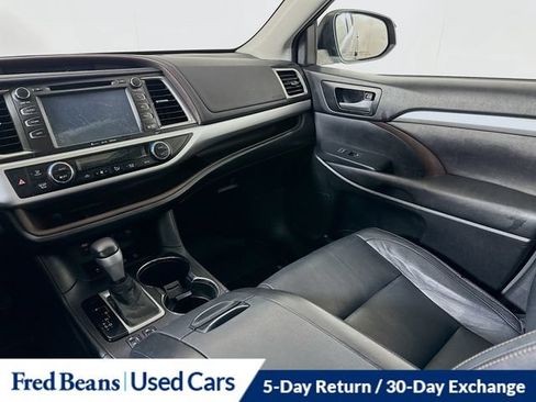 Used 2017 Toyota Highlander XLE AWD/4WD image 31