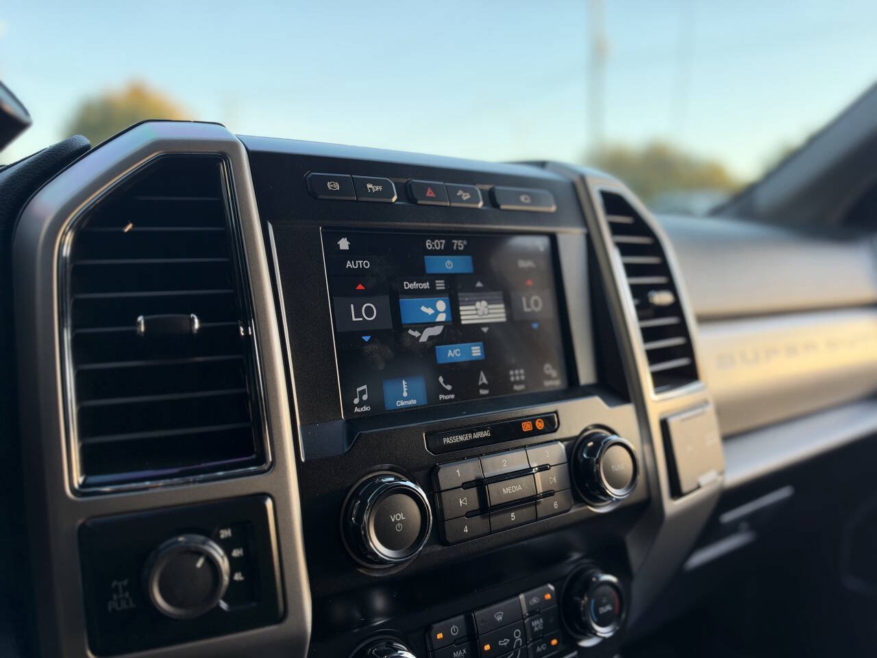 Used 2019 Ford F350 Lariat w/ Lariat Value Package AWD/4WD image 25