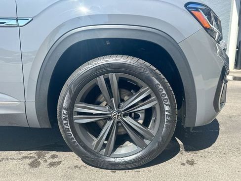 Used 2022 Volkswagen Atlas Cross Sport SEL R-Line AWD/4WD image 12