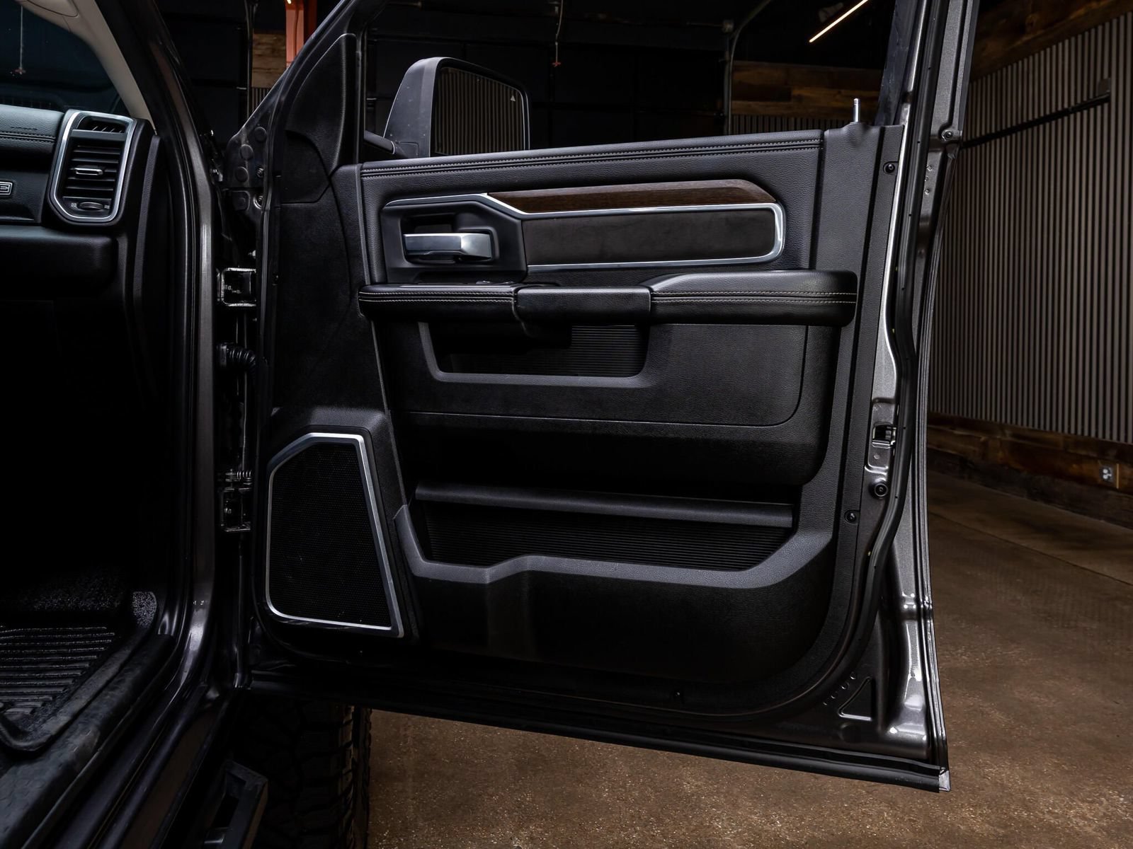 Used 2023 RAM 2500 Laramie AWD/4WD image 36