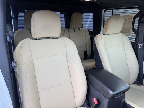 Used 2019 Jeep Wrangler Unlimited Sport S AWD/4WD image 16