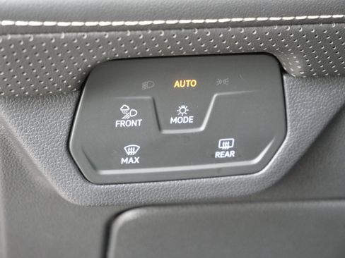 Used 2025 Volkswagen Atlas SE image 21