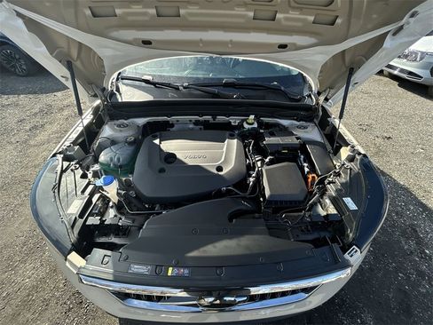 New 2025 Volvo XC40 B5 Core w/ Protection Package Premier image 10