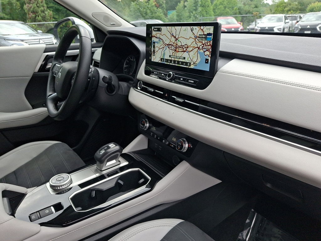 Used 2025 Mitsubishi Outlander SE AWD/4WD image 12