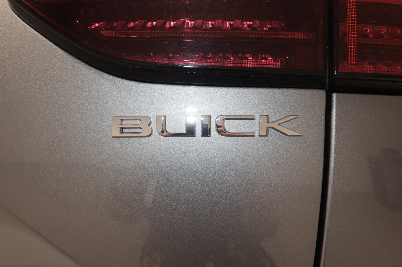 Certified 2025 Buick Envision Preferred AWD/4WD image 36