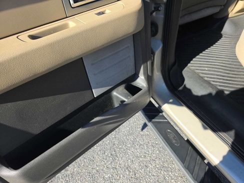 Used 2010 Ford F150 XLT image 17