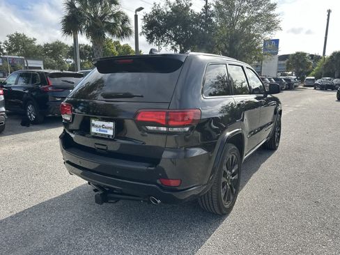 Used 2019 Jeep Grand Cherokee Altitude RWD image 6