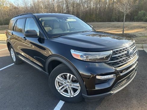 Used 2023 Ford Explorer XLT w/ Equipment Group 202A image 2