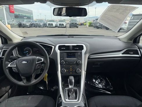 Used 2013 Ford Fusion SE FWD image 2