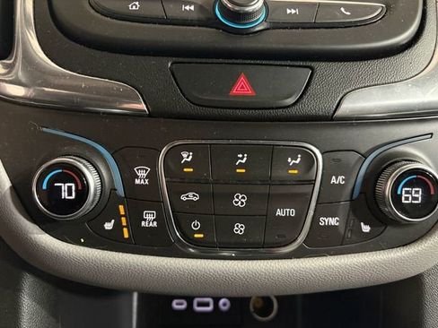 Used 2021 Chevrolet Equinox LT w/ Driver Convenience Package image 14