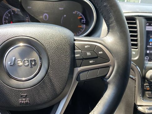 Used 2018 Jeep Grand Cherokee Overland RWD image 23