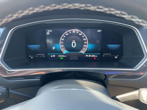 Used 2023 Volkswagen Tiguan SE R-Line image 17