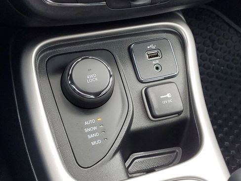 Used 2018 Jeep Compass Latitude w/ Popular Equipment Group AWD/4WD image 17