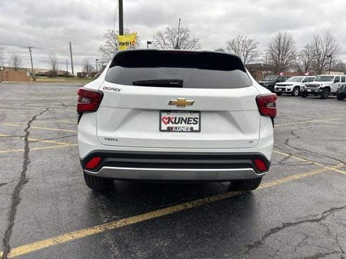 Used 2025 Chevrolet Trax LT image 13