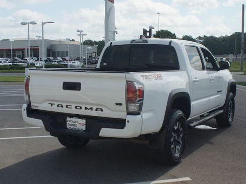Used 2021 Toyota Tacoma TRD Off-Road w/ TRD Premium Off Road Package AWD/4WD image 21