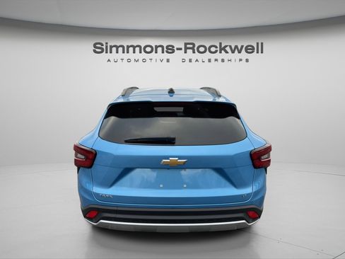 New 2026 Chevrolet Trax LT w/ Sunroof Package image 2