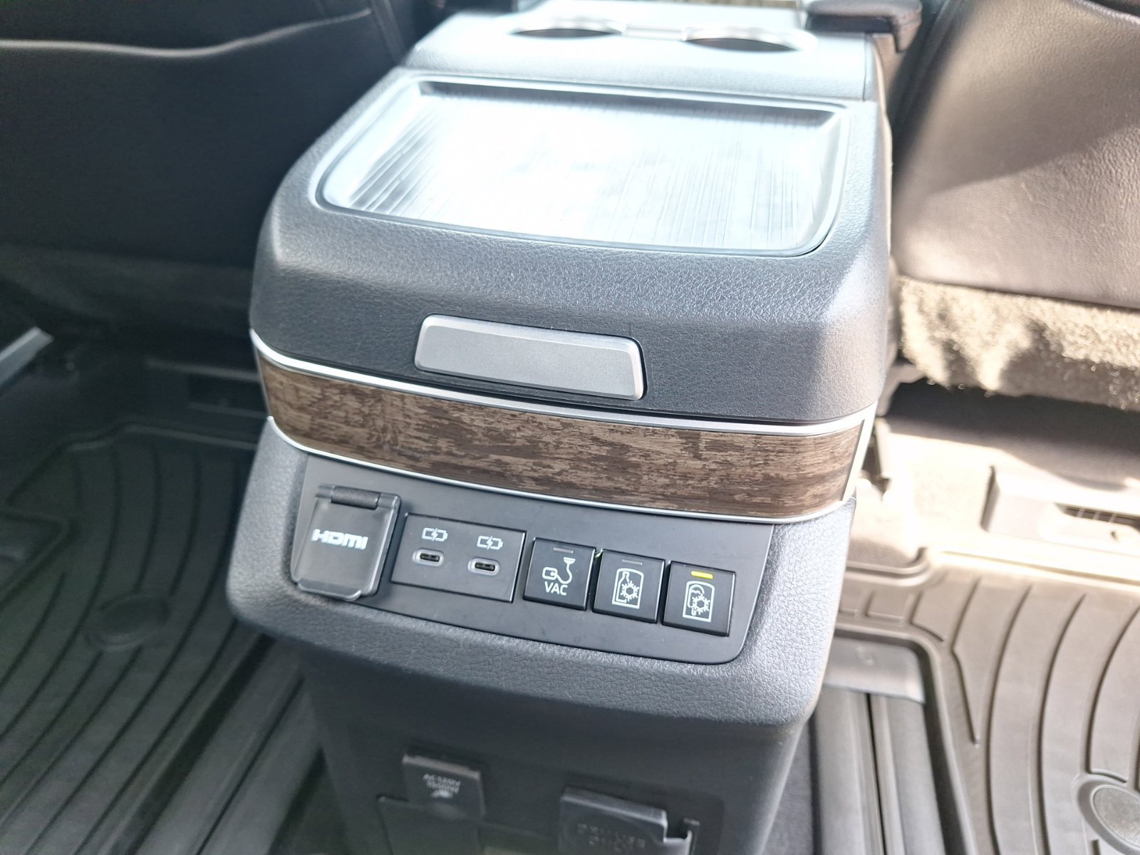 Used 2025 Toyota Sienna Platinum AWD/4WD image 32