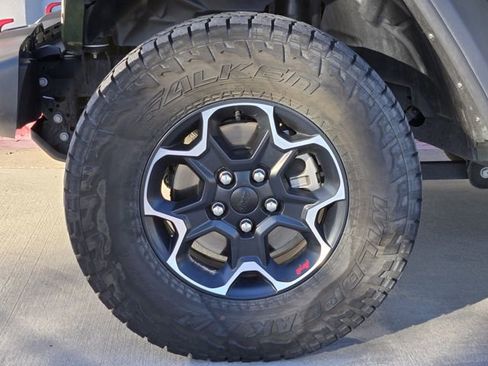 Certified 2023 Jeep Gladiator Rubicon w/ Cold Weather Group image 12