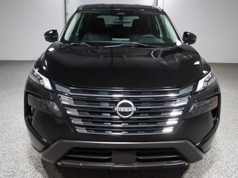 Used 2024 Nissan Rogue SV image 4