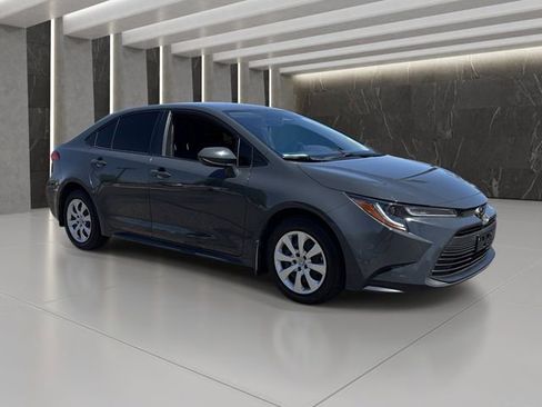 Used 2025 Toyota Corolla LE FWD image 8