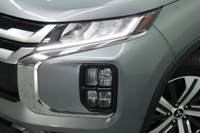 Used 2023 Mitsubishi Outlander Sport SE AWD/4WD image 2