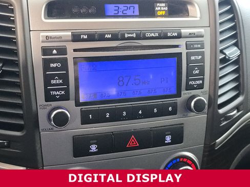 Used 2010 Hyundai Santa Fe SE image 4