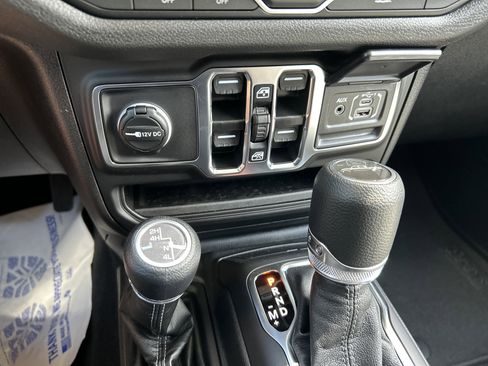 New 2025 Jeep Gladiator Sport image 23