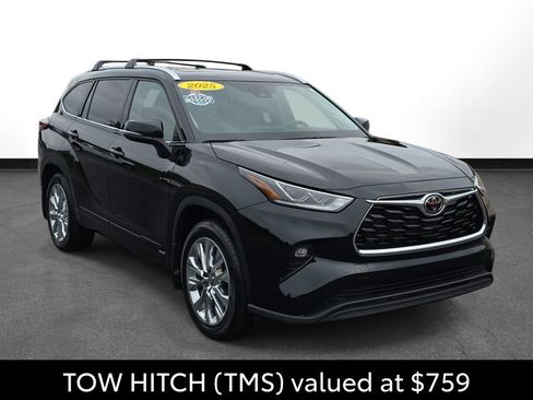 Certified 2025 Toyota Highlander Limited AWD/4WD image 3