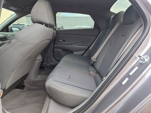 Used 2023 Hyundai Elantra SE FWD image 27