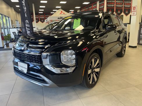 New 2026 Mitsubishi Outlander SE AWD/4WD image 2