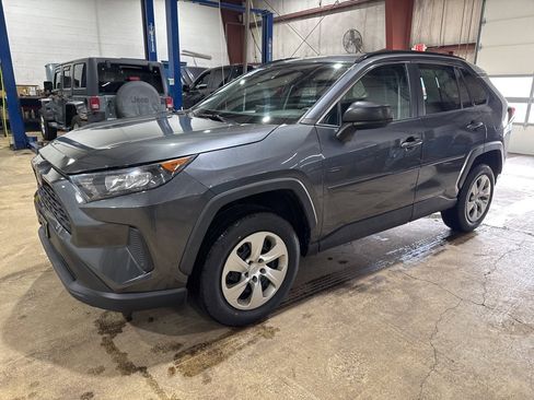 Used 2020 Toyota RAV4 LE image 1