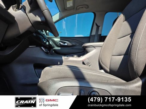 Used 2024 GMC Terrain SLE w/ Driver Convenience Package FWD image 11