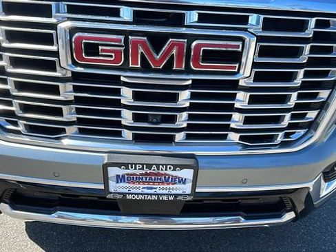 Used 2025 GMC Yukon XL Denali AWD/4WD image 9