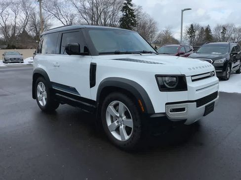 Used 2025 Land Rover Defender 90 S image 2