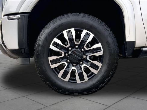 Used 2024 GMC Sierra 2500 Denali Ultimate AWD/4WD image 11
