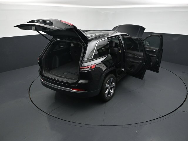 New 2026 Jeep Grand Cherokee Limited w/ Luxury Tech Group II AWD/4WD image 30
