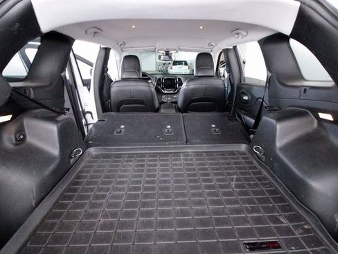 Used 2019 Jeep Cherokee Limited w/ Trailer Tow Group image 29