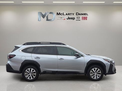 Used 2025 Subaru Outback Premium image 6