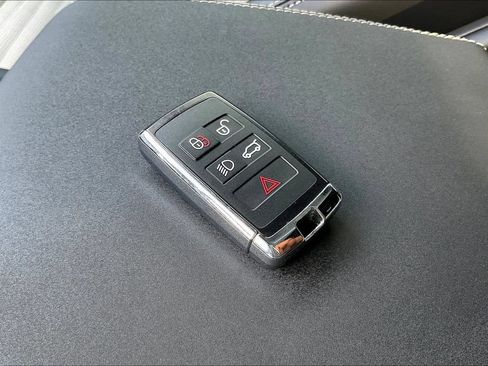 Used 2023 Land Rover Discovery HSE R-Dynamic AWD/4WD image 32