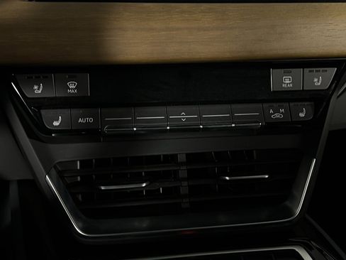 Used 2024 Audi e-tron GT Premium Plus image 22