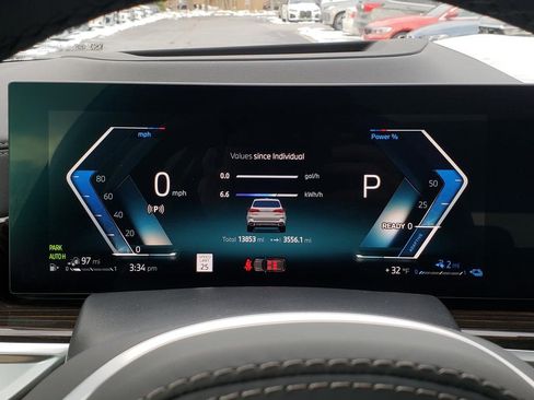 Used 2025 BMW X5 xDrive50e w/ M Sport Package image 32