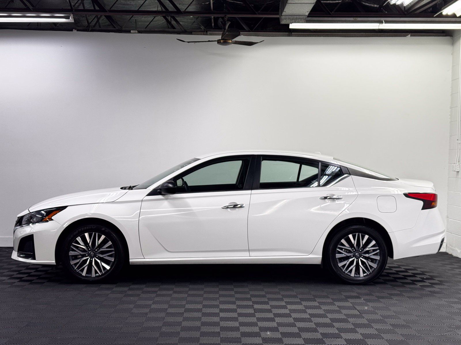 Certified 2025 Nissan Altima 2.5 SV AWD/4WD image 4
