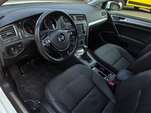 Used 2016 Volkswagen e-Golf SEL Premium w/ Driver Assistance Package image 9