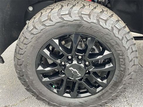 Certified 2025 Chevrolet Silverado 2500 LTZ w/ LTZ Plus Package image 8