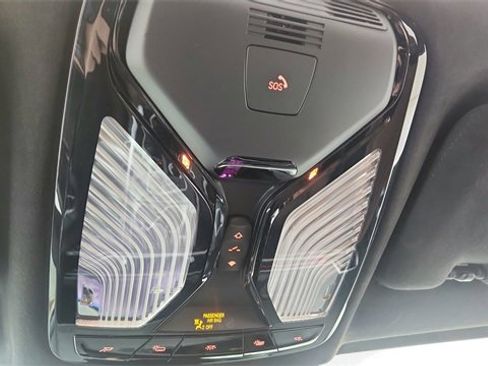 Used 2025 BMW X7 M60i image 59